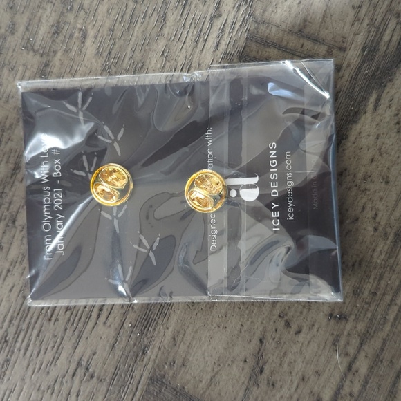 Owlcrate January 2021 lore enamel pin - Picture 2 of 2